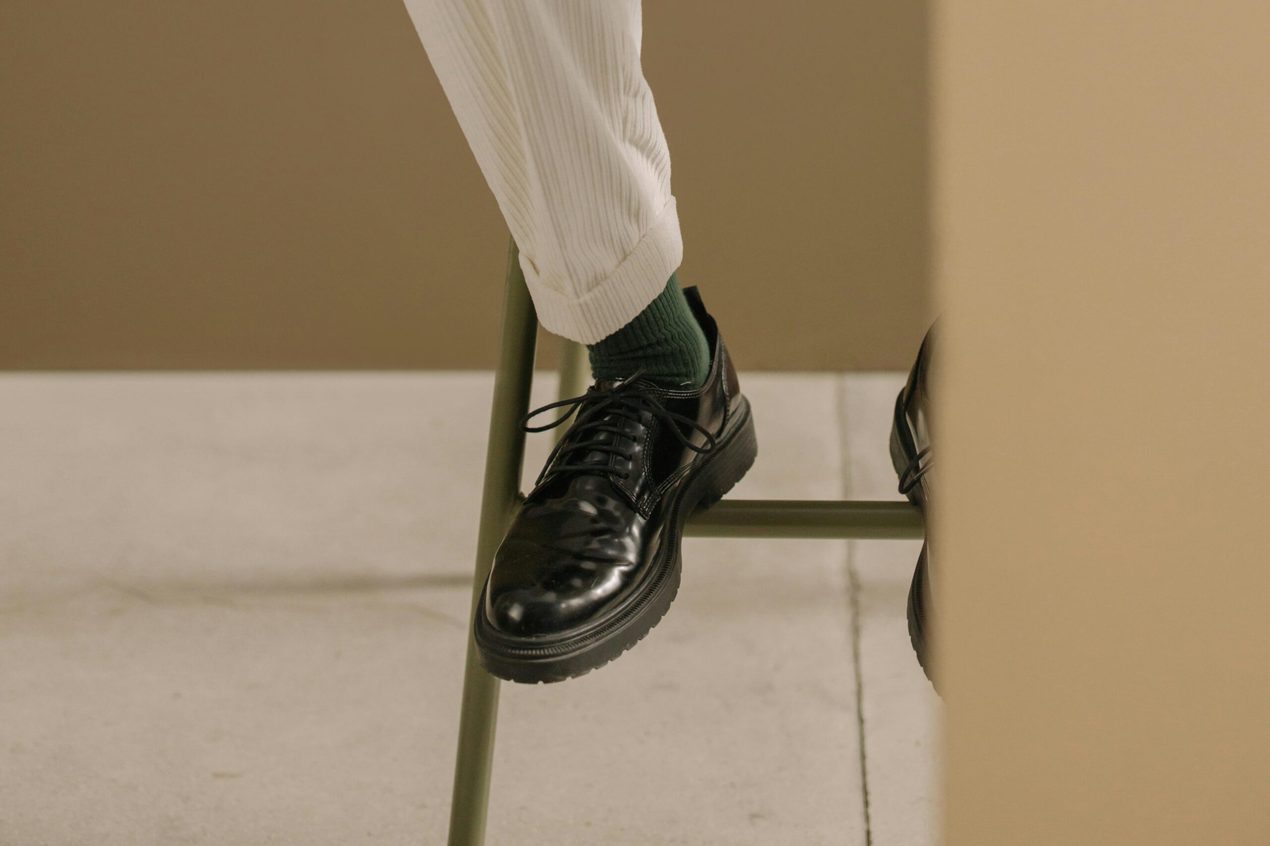 Tendances chaussures homme inspirées par les plateformes digitales et le style moderne